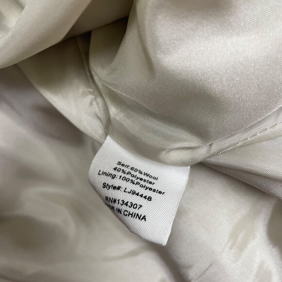 Line and Dot Light Beige Button-Up Coat With Chest Pockets & Collared Neck  Sz M - Picture 8 of 9